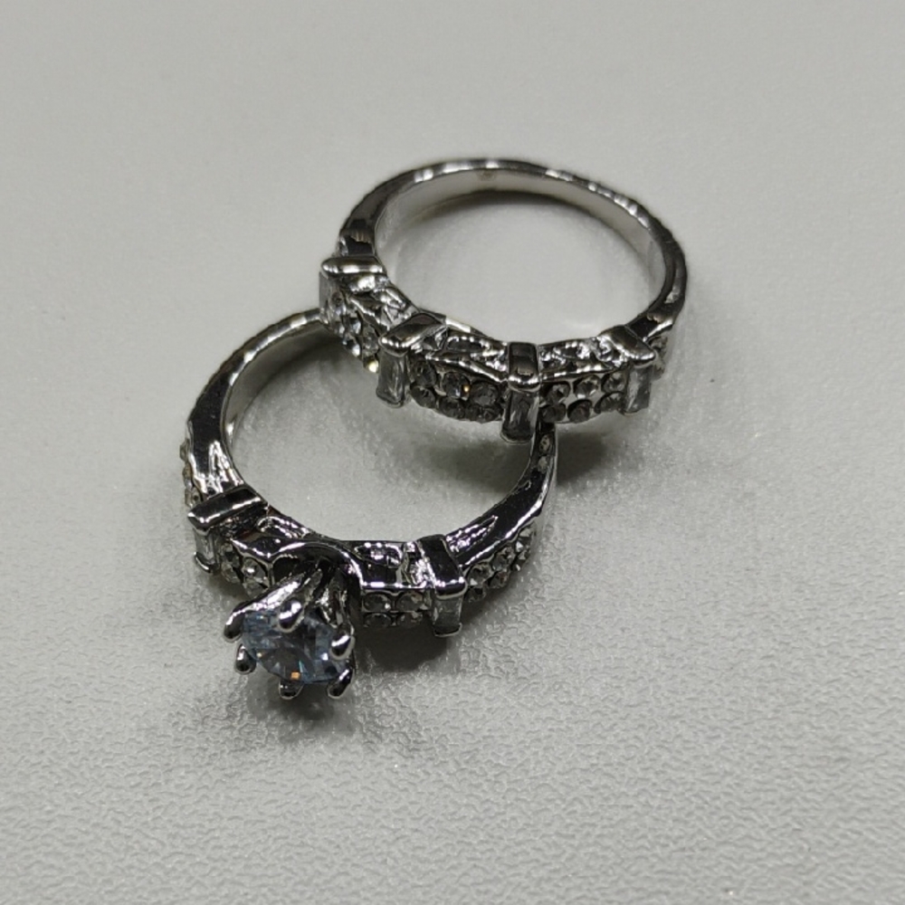 "FREE" Elegant Silver Women's Ring Set